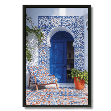 Tableau porte bleue et fauteuil zellige architecture marocaine